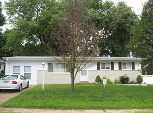 305 Francisca Dr, Florissant, MO 63031