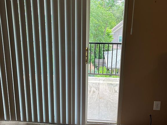 5th image of 2920 Observatory Ave Unit 7