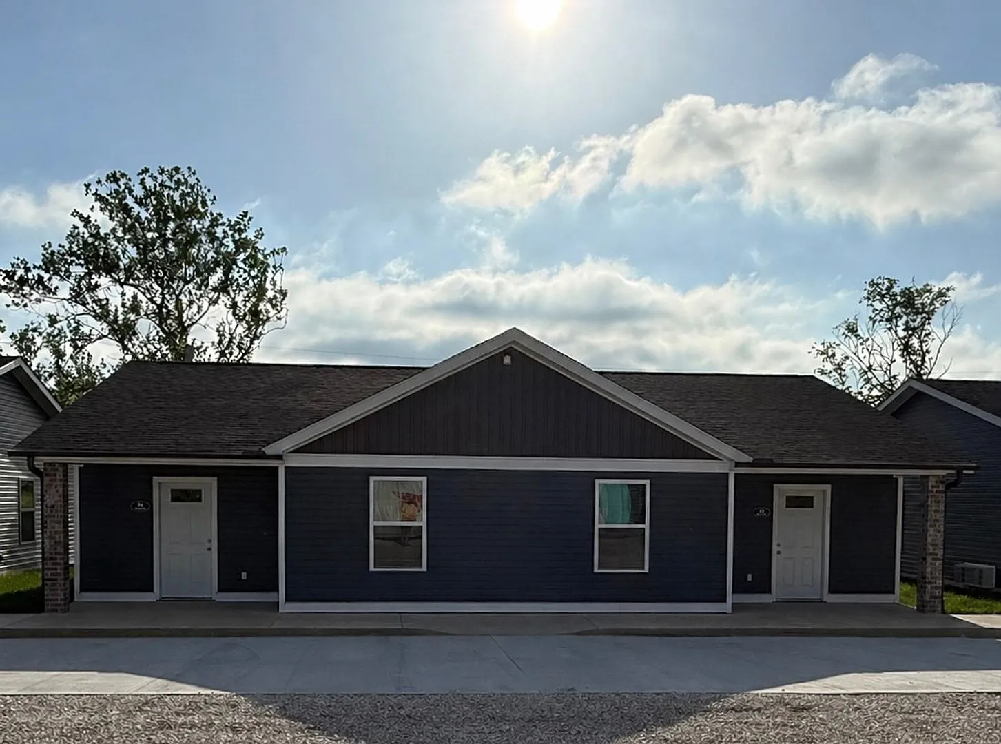 2 Bedroom 1.5 Bathroom Duplex in Fruitland, MO — Photo 3