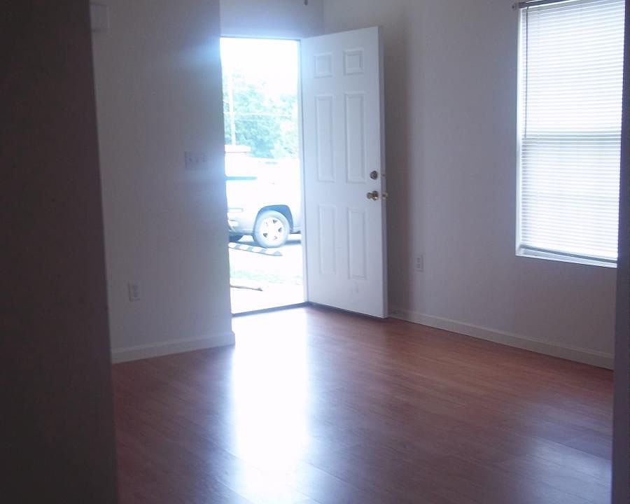 2nd image of 106 Kentucky St APT 2