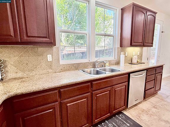 5th image of 7240 Willow Creek Cir