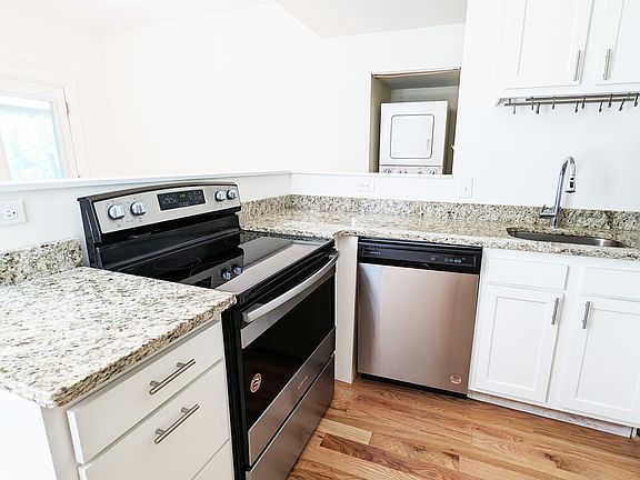 3rd image of 5803 Waterman Blvd APT 2W