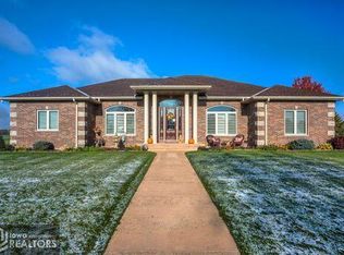 5608 Oak Hills Dr, Burlington, IA 52601