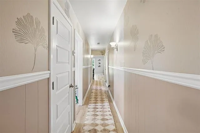 102 N Dabney Dr — Photo 12