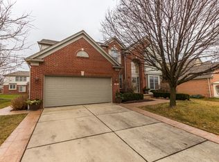 705 Bliss Dr, Rochester Hills, MI 48307
