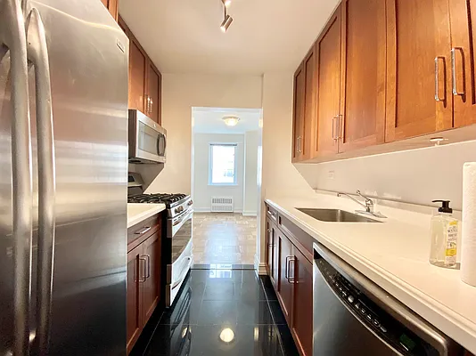 Rented by Anchor Associates | media 4