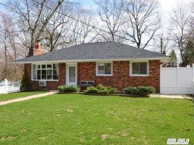 8 Clay St, Huntington Station, NY, 11746