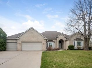 8409 Shadow Creek Dr, Maple Grove, MN 55311