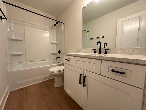 3rd image of 336 Woods Rd #A
