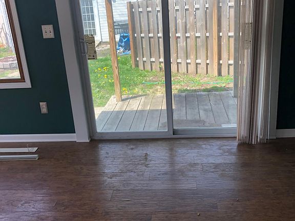 3rd image of 328 E Elza Ave