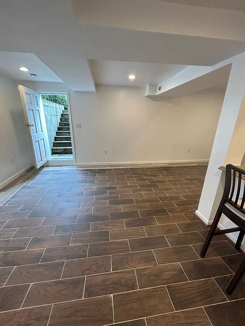 Super Cute BSMT "Studio" Apartment = All Utilities included — Photo 4