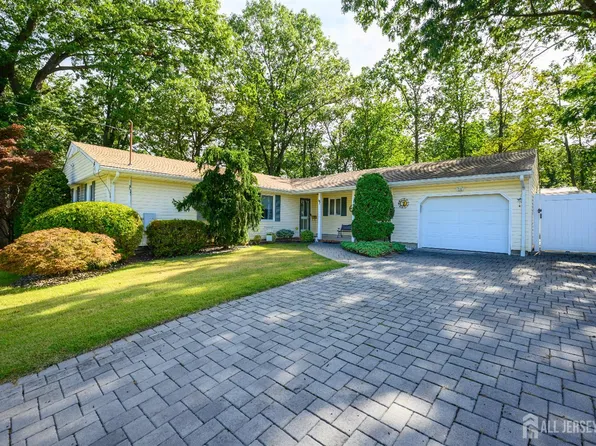 17 Dobson Rd, East Brunswick, NJ 08816