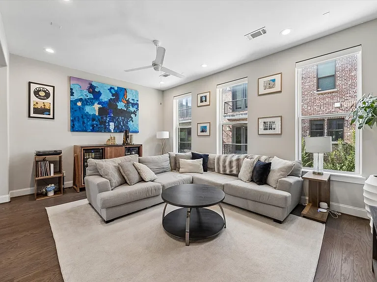 2913 Hicks St — Photo 17