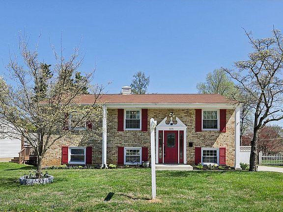 3rd image of 305 Janet Rd