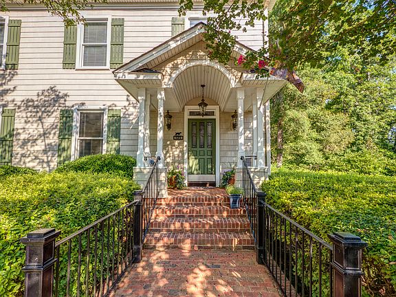 3rd image of 589 Sandringham Pl NE