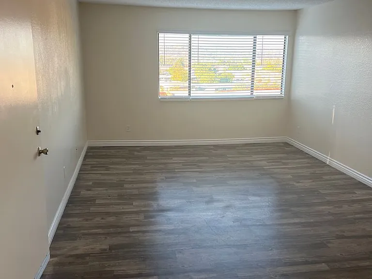 La Fuente Apartments — Photo 9