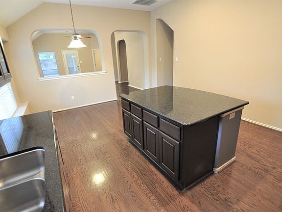 4th image of 3601 Juniper Hills St