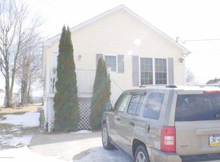 418 Wood St, Richmondale, PA 18421