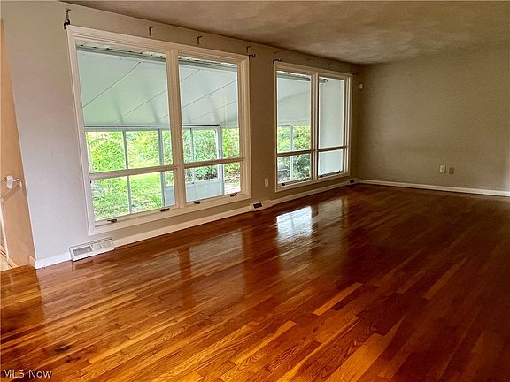 5th image of 2524 W 37th St