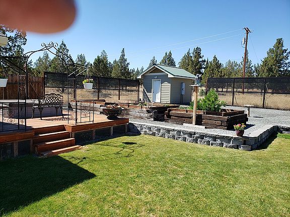 Spa. raised beds, pump house