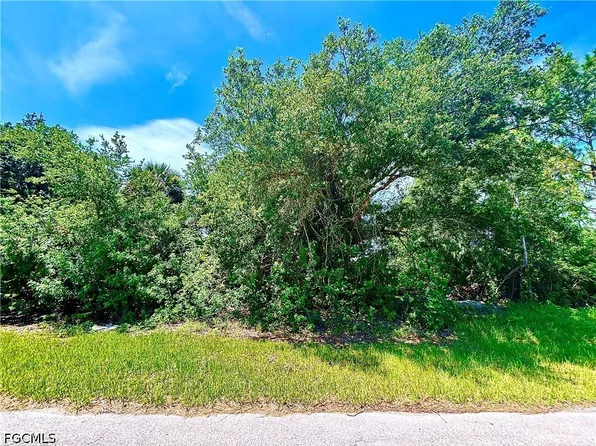 2909 4th St SW, Lehigh Acres, FL 33976
