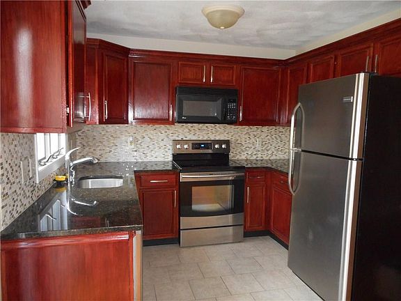 2nd image of 84 Sunflower Cir
