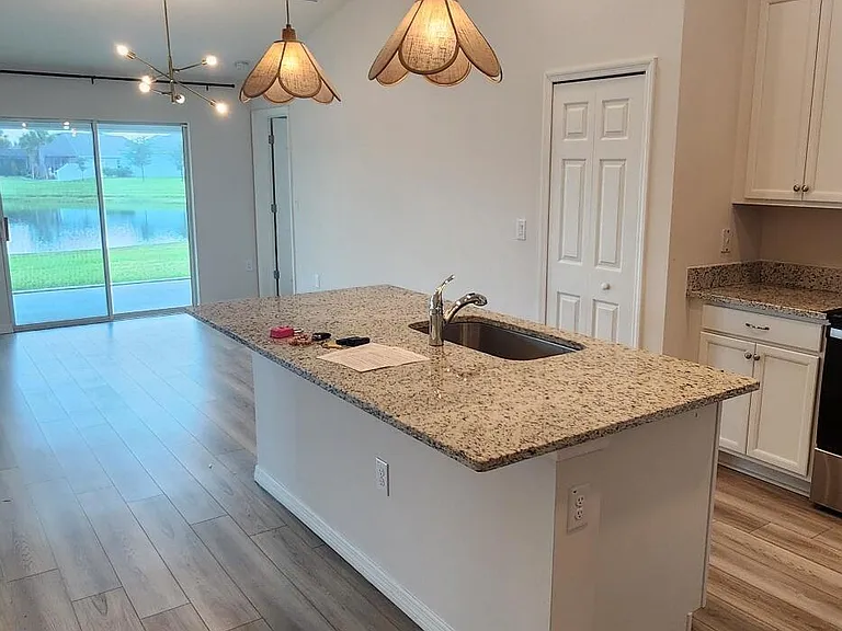 586 Cooper Ct SW — Photo 16
