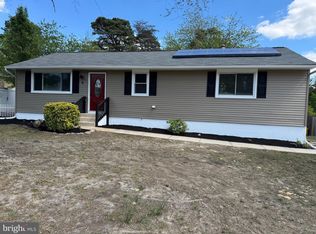 6 Holly Run Dr, Blackwood, NJ 08012