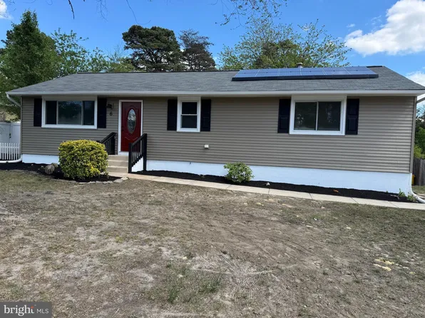 6 Holly Run Dr, Blackwood, NJ 08012
