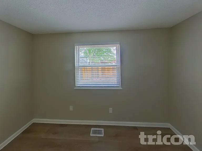 4820 Jet Wing Cir W — Photo 13