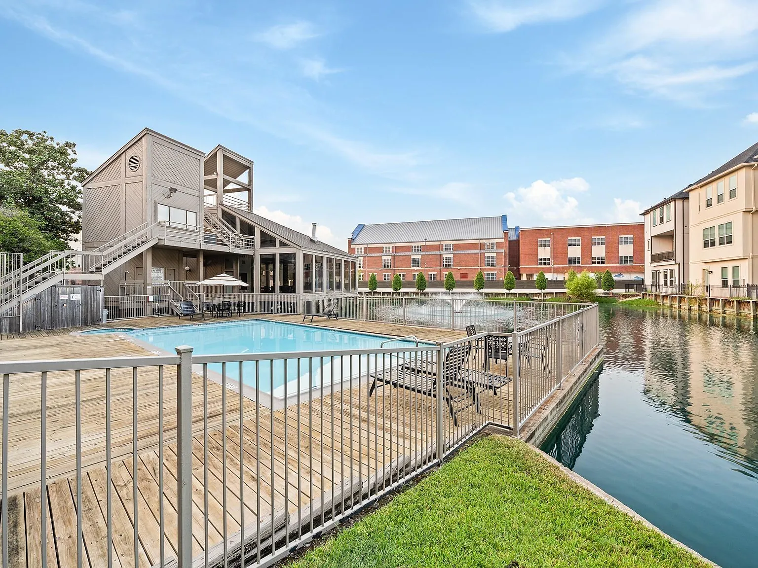 2 bed, 2.5 bath, 1488 sqft, $1,600 — Photo 3