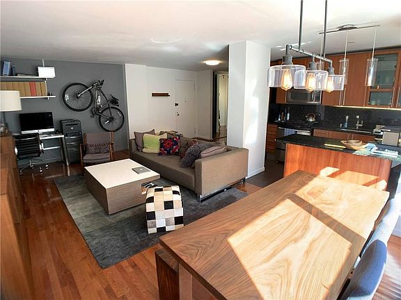 2nd image of 2928 W 5th St APT 10F