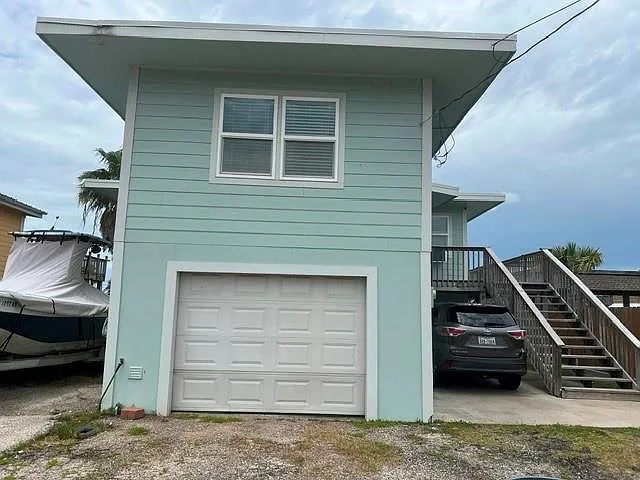 109 Bayou Vista Dr — Photo 2