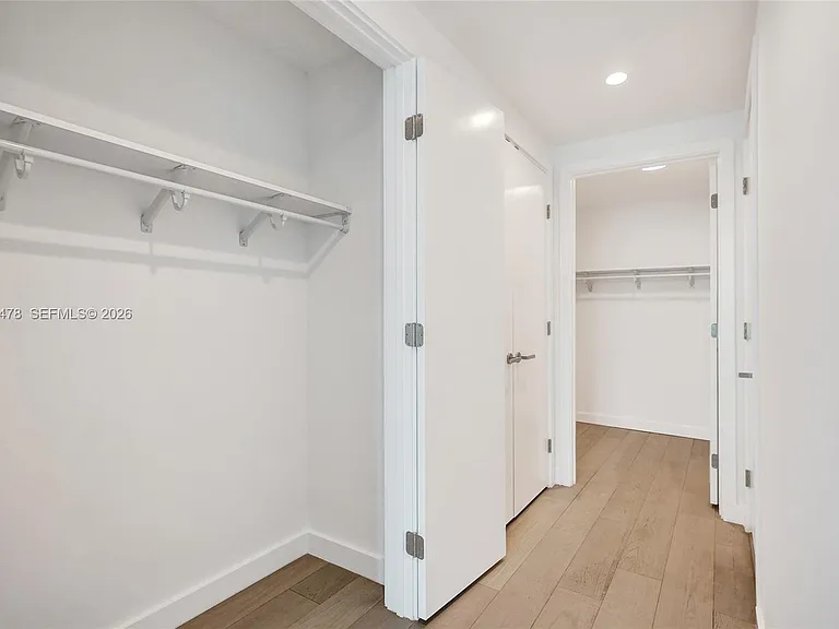 9221 E Bay Harbor Dr #210 — Photo 16
