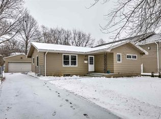 1009 N 77th St, Omaha, NE 68114