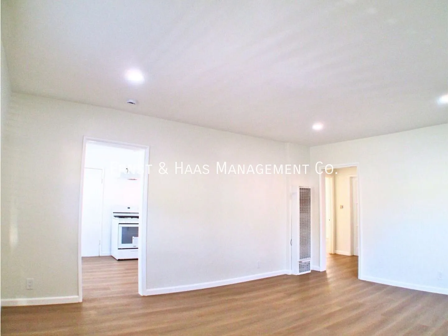 Front Duplex Home in North Long Beach Area! — Photo 4