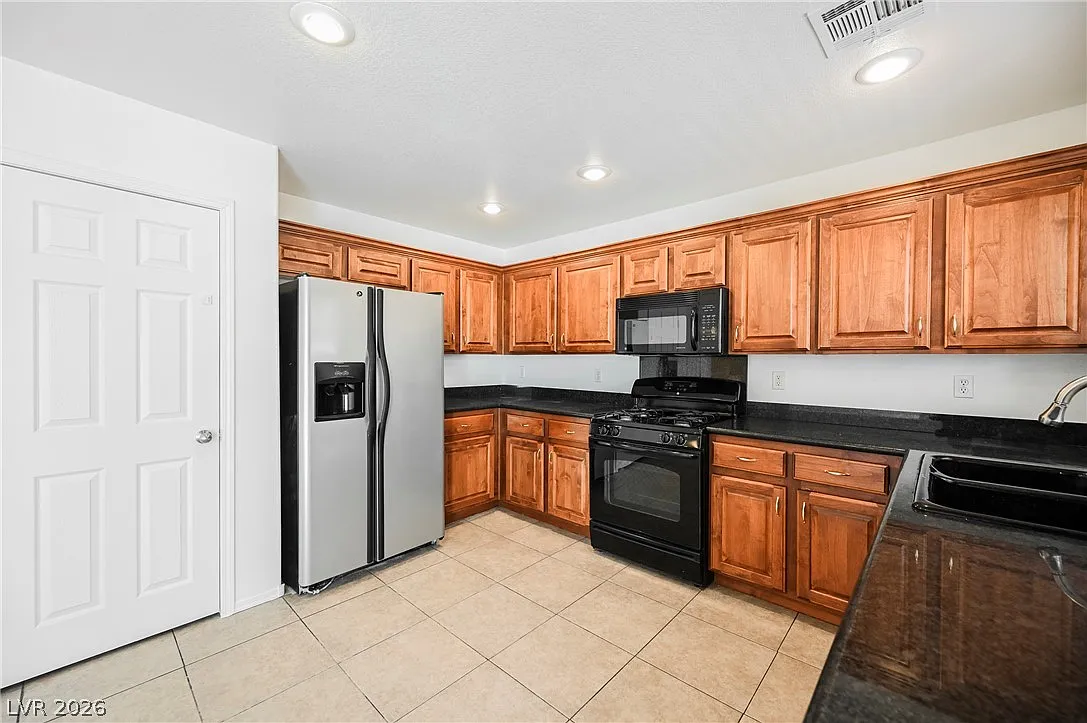 3 bed, 2.5 bath, 1483 sqft, $1,950 — Photo 4