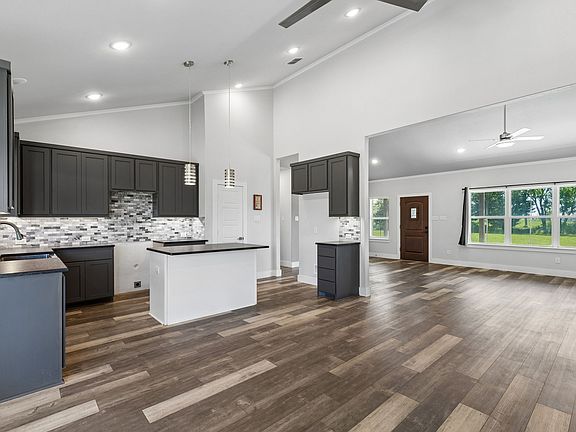 4th image of 2584 County Road 2134