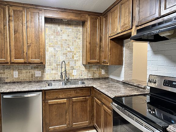 2nd image of 1220 Texas St #10