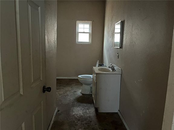 3rd image of 527 S Boyd St