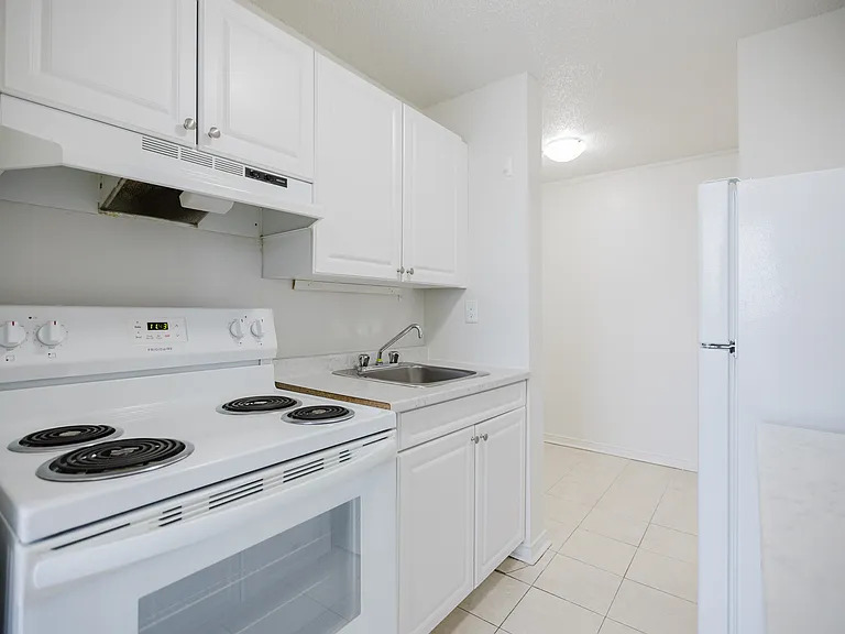 370 Forest St — Photo 13