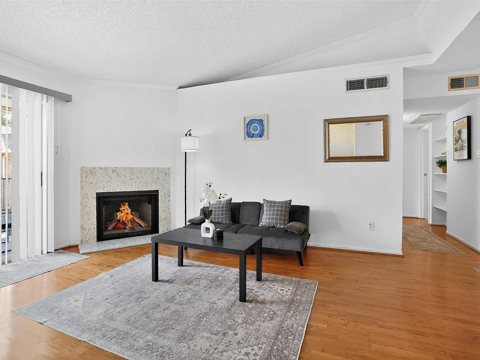 2 bed, 960 sqft, $1,250 — Photo 3
