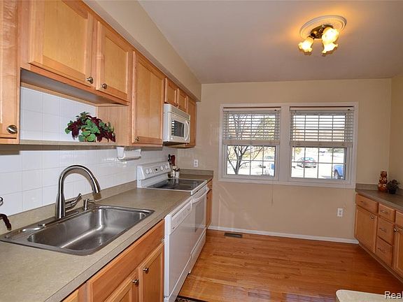 4th image of 5311 Breeze Hill Pl #544