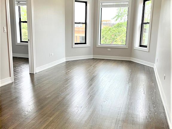 4th image of 1455 W Farragut Ave #3