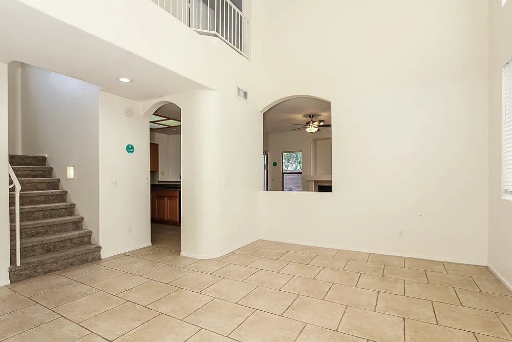 3 bed, 2.0 bath, 1557 sqft, $2,270 — Photo 4