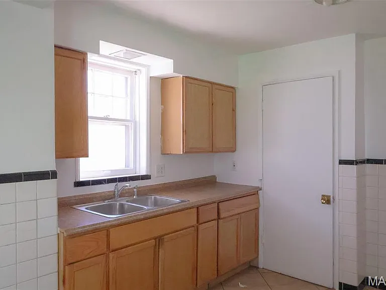 1067 Melvin Ave — Photo 7