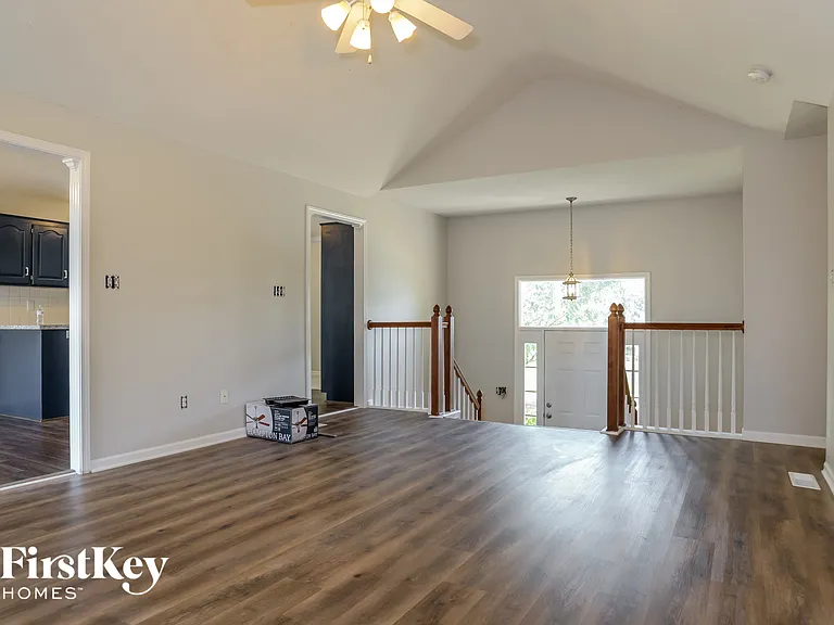 720 NE 107th St — Photo 4