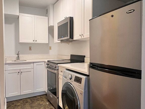 4th image of 113 W 70th St APT 1A