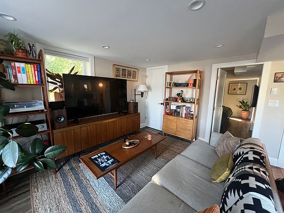 5th image of 405 SE 22nd Ave
