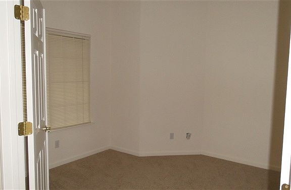 5th image of 201 Bombay Cir